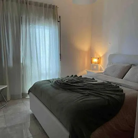 Cozy In Apartment *